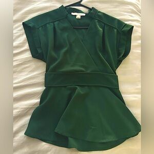 Transitions from casual to business casual.